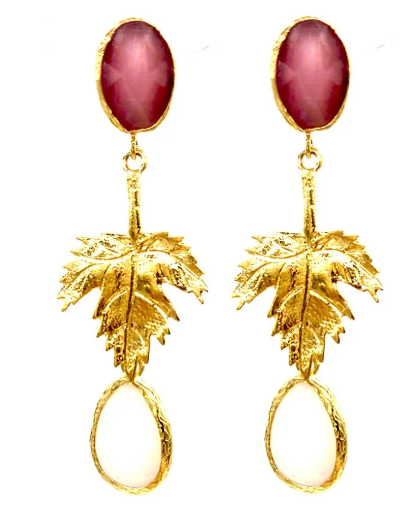 PENDIENTES LARGOS CON HOJA DORADA Y PIEDRAS NATURALES