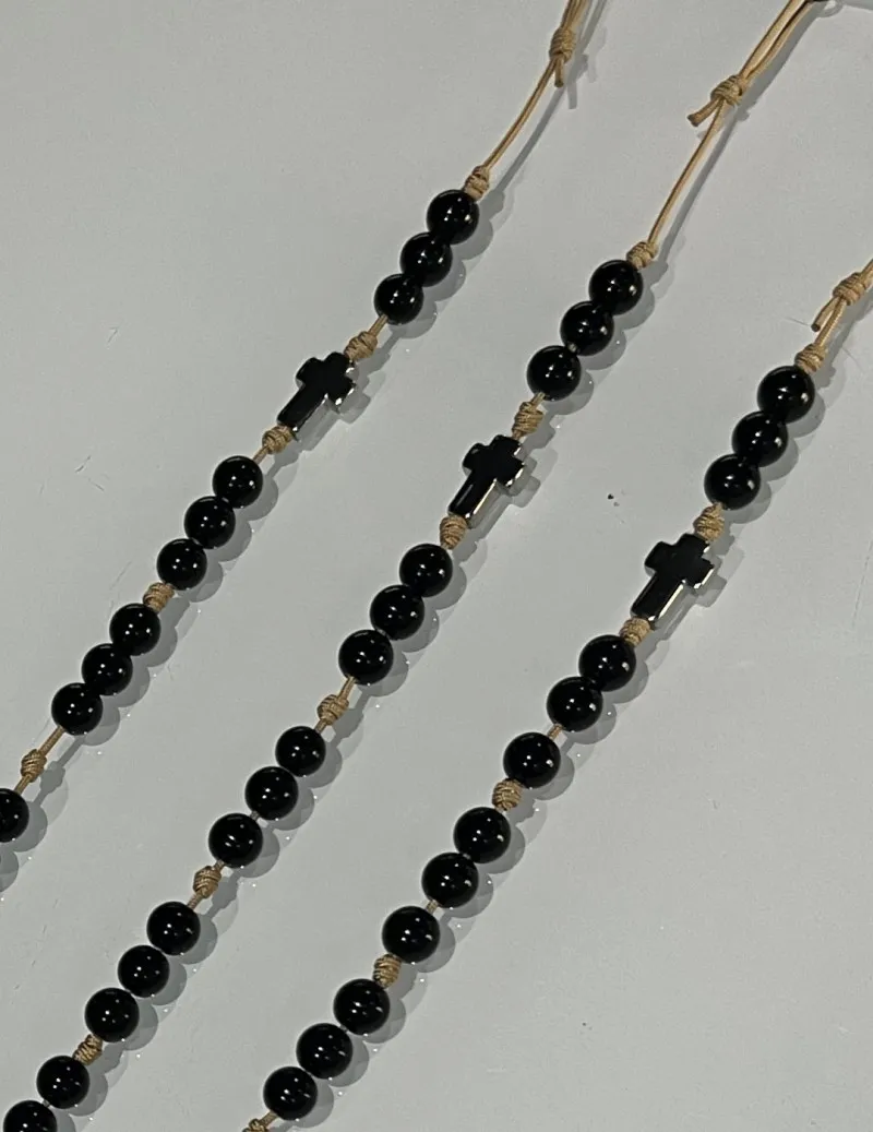 Pulsera medio Rosario beige natural stone negras