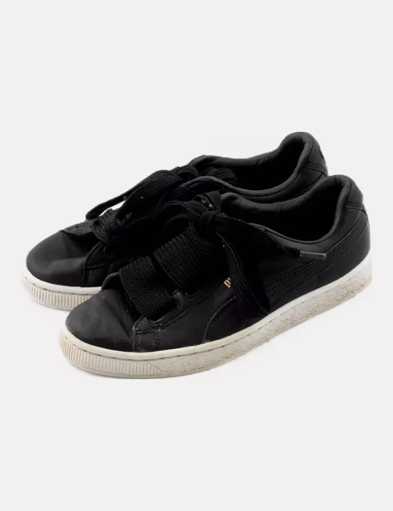Puma Deportiva negra cordones