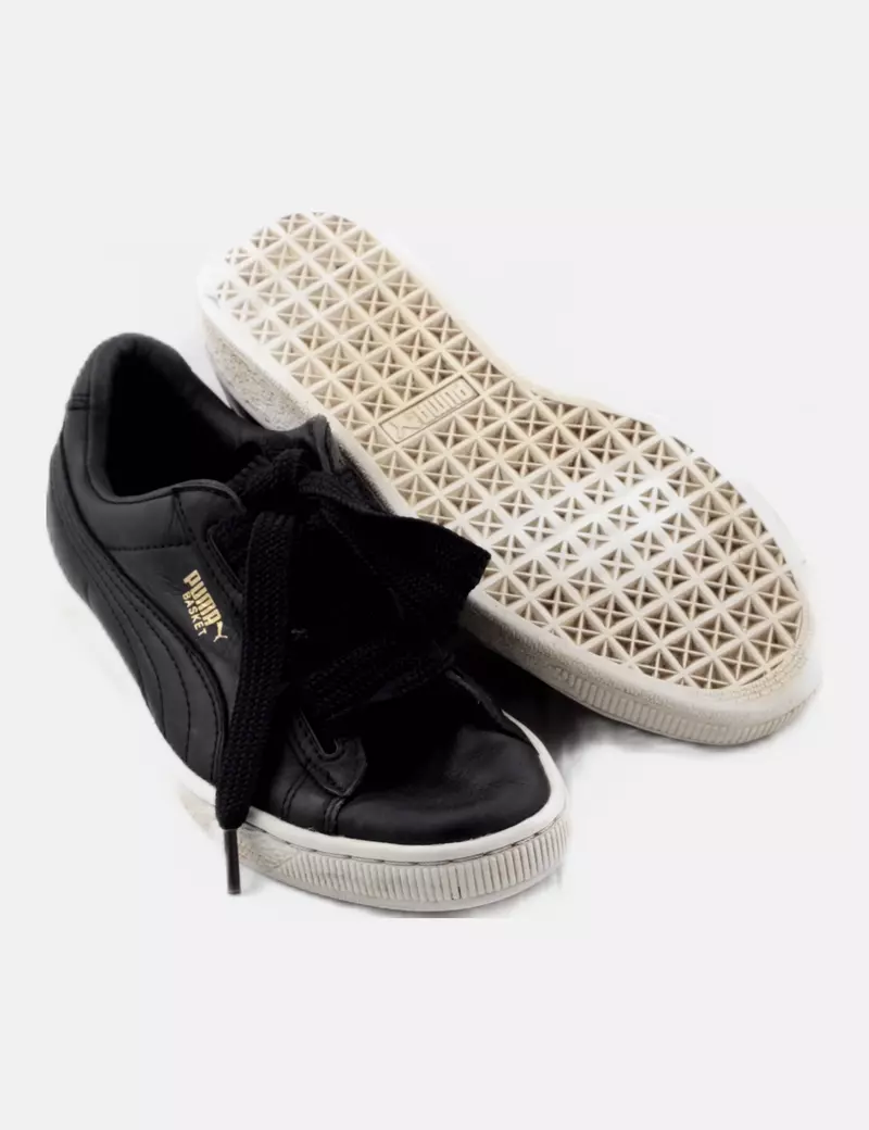 Puma Deportiva negra cordones