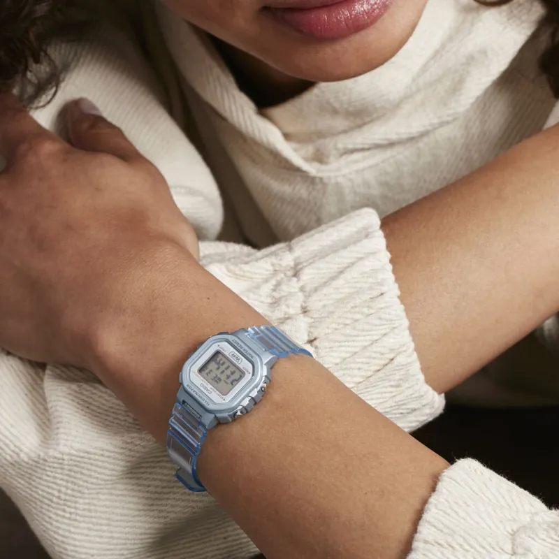 RELOJ CASIO AZUL LA20WHS2AEF