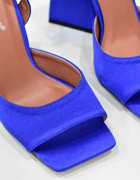 Sandalia azul electrico