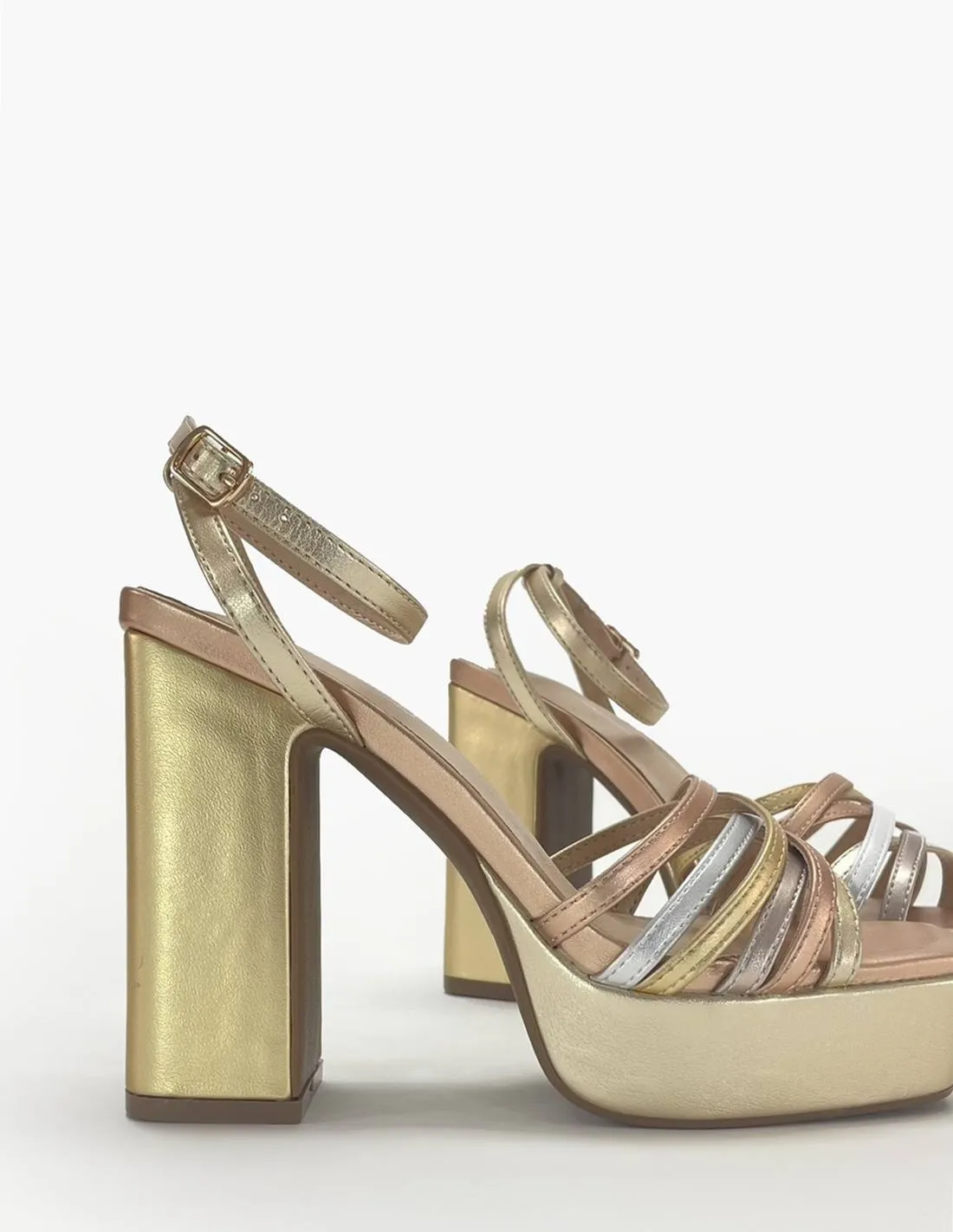 Sandalia clip dorada multi