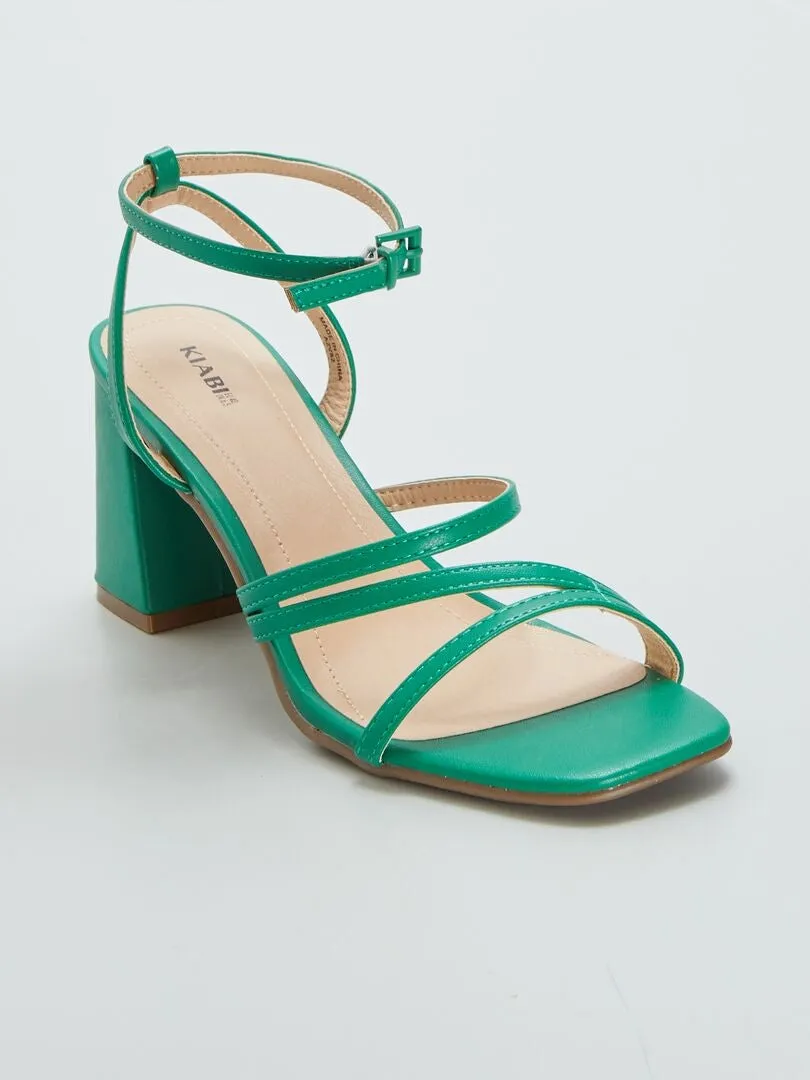 SANDALIAS CON TACóN CUADRADO CON TIRAS  VERDE