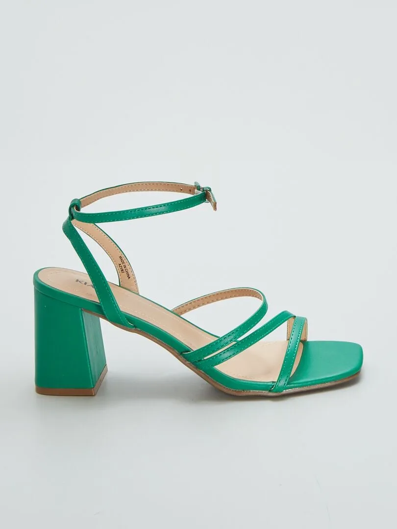 SANDALIAS CON TACóN CUADRADO CON TIRAS  VERDE