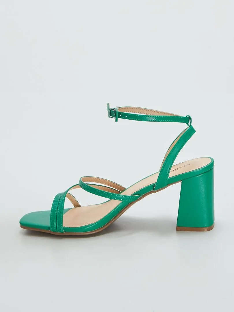 SANDALIAS CON TACóN CUADRADO CON TIRAS  VERDE