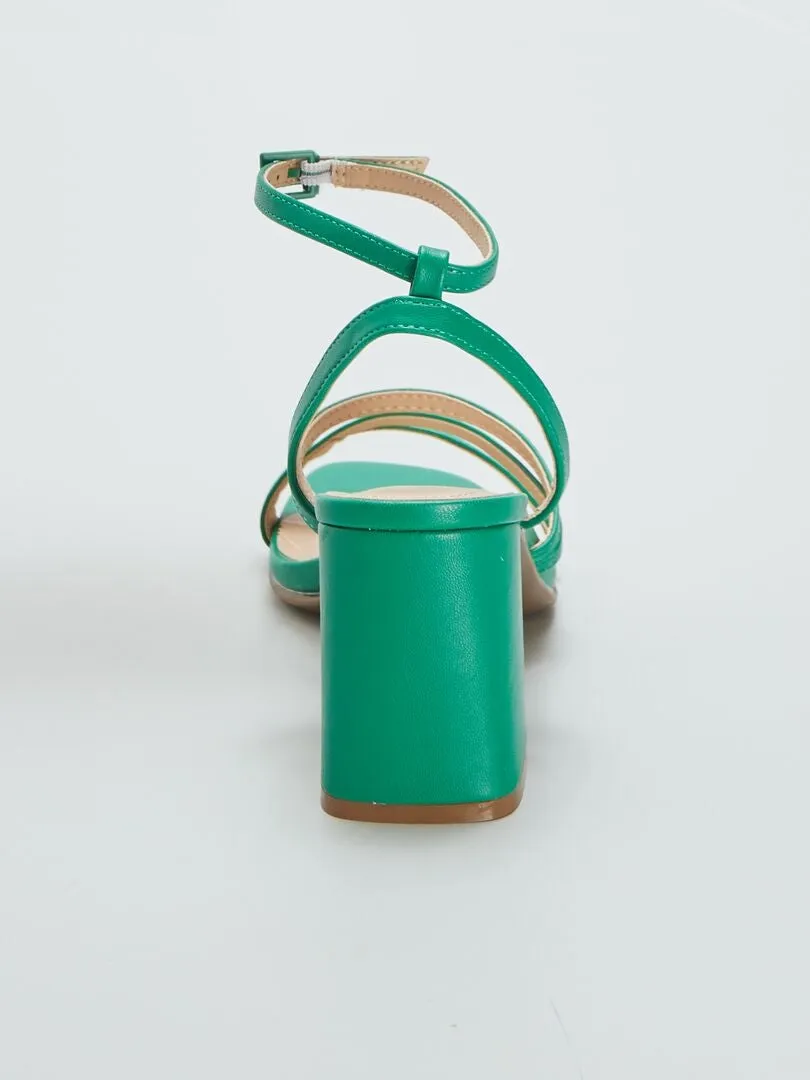 SANDALIAS CON TACóN CUADRADO CON TIRAS  VERDE