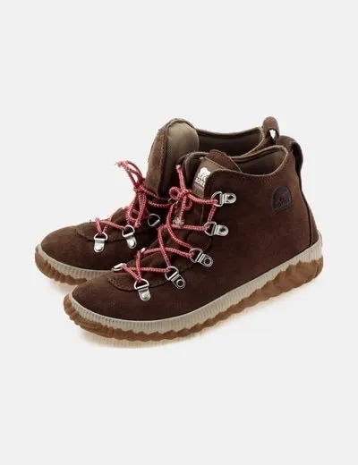 SOREL Botín marrón cordones