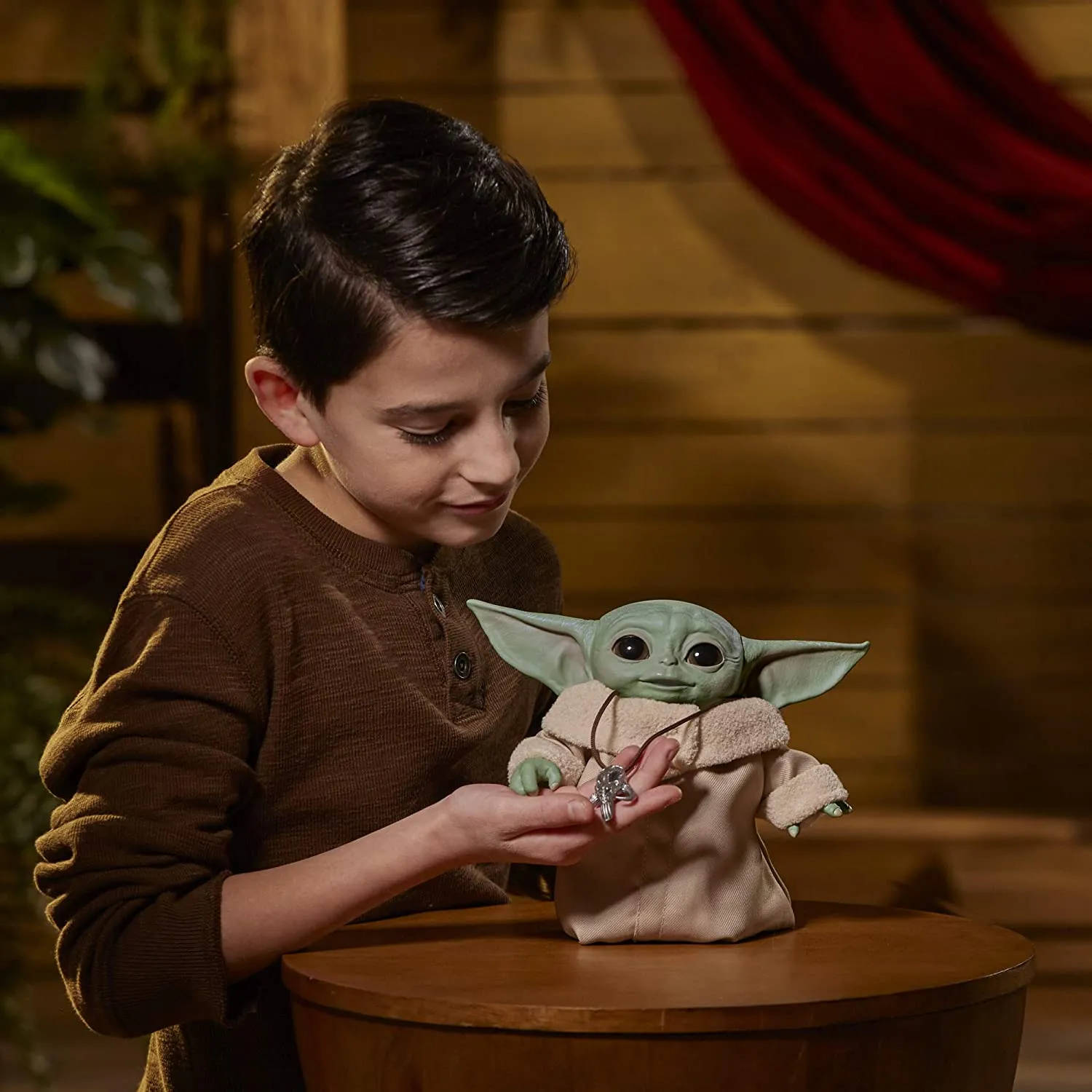 STAR WARS HASBRO CHILD ANIMATRONIC EDITION CON MáS DE 25 SONIDOS Y MOVIMIENTOS  JUGUETE THE MANDALORIAN