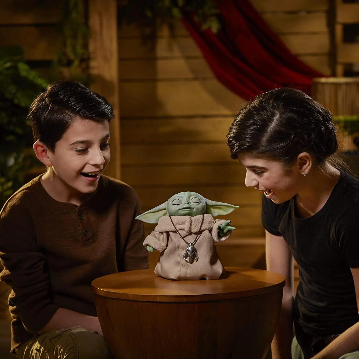 STAR WARS HASBRO CHILD ANIMATRONIC EDITION CON MáS DE 25 SONIDOS Y MOVIMIENTOS  JUGUETE THE MANDALORIAN
