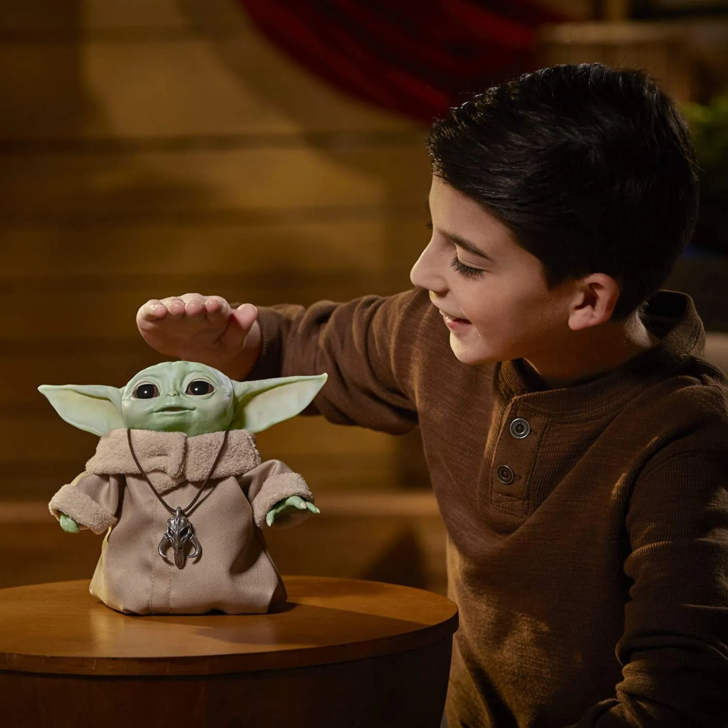 STAR WARS HASBRO CHILD ANIMATRONIC EDITION CON MáS DE 25 SONIDOS Y MOVIMIENTOS  JUGUETE THE MANDALORIAN
