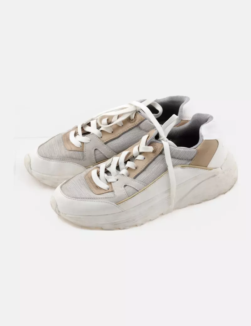 Stradivarius Deportiva gris cordones