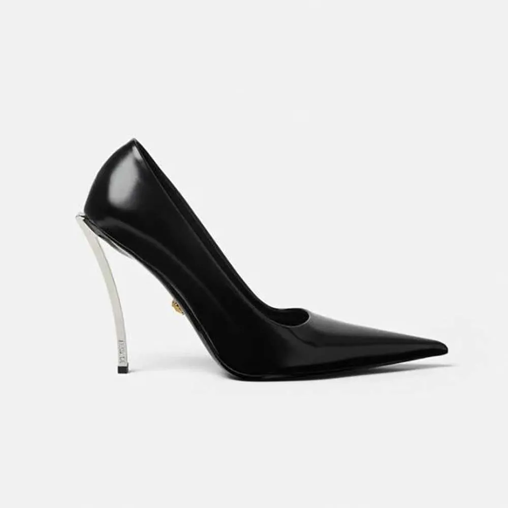 VERSACE MUJER ZAPATOS DE SALóN PINPOINT EN PIEL DE BECERRONEGRO