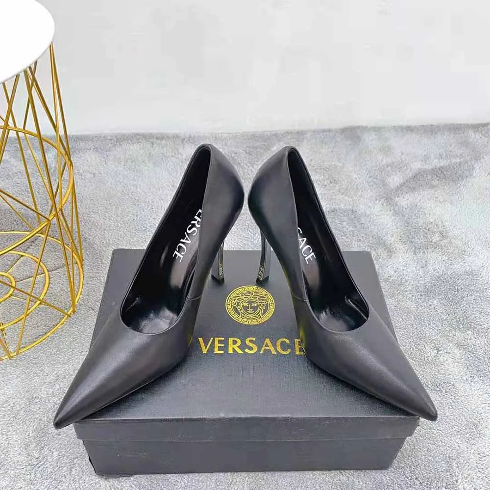 VERSACE MUJER ZAPATOS DE SALóN PINPOINT EN PIEL DE BECERRONEGRO