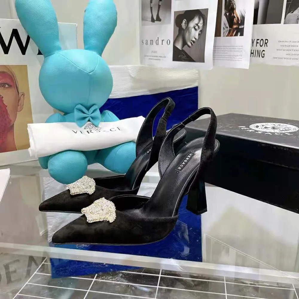 Versace Zapatos de salón LA Medusa de raso con tira trasera para mujer con tacón de 10,5 cm de altura