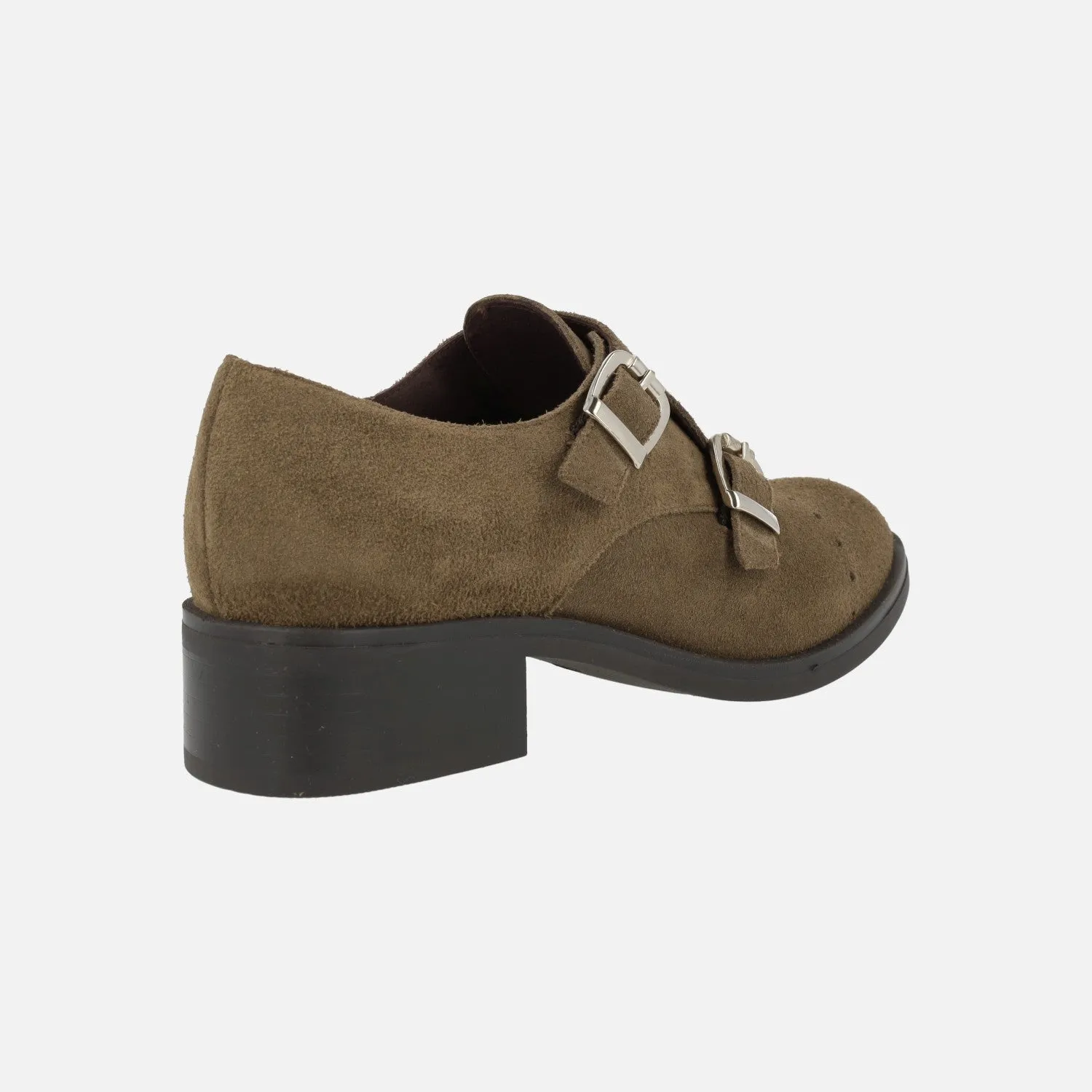 Zapatos de serraje marrón con hebillas doradas para mujer