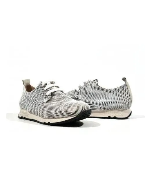 Zapatos deportivos de rejilla con cordones