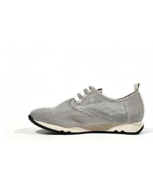 Zapatos deportivos de rejilla con cordones