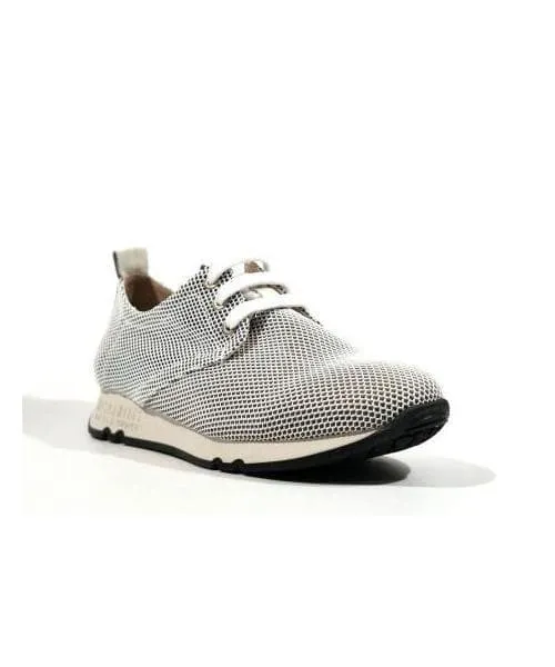Zapatos deportivos de rejilla con cordones