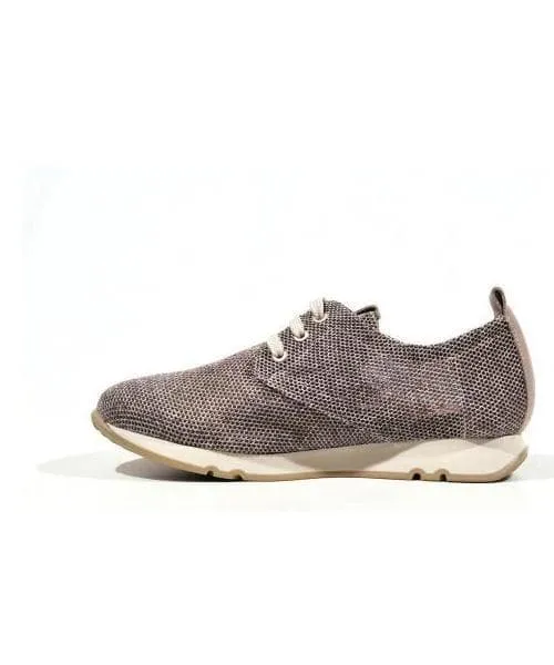 Zapatos deportivos de rejilla con cordones