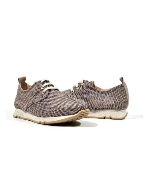 Zapatos deportivos de rejilla con cordones