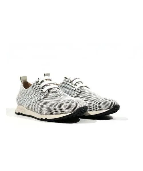 Zapatos deportivos de rejilla con cordones