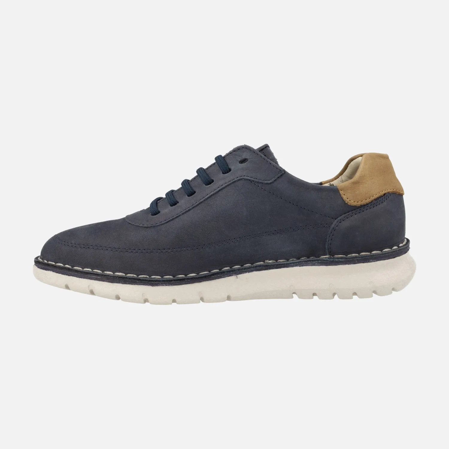 Zapatos deportivos en piel nobuck con cordones